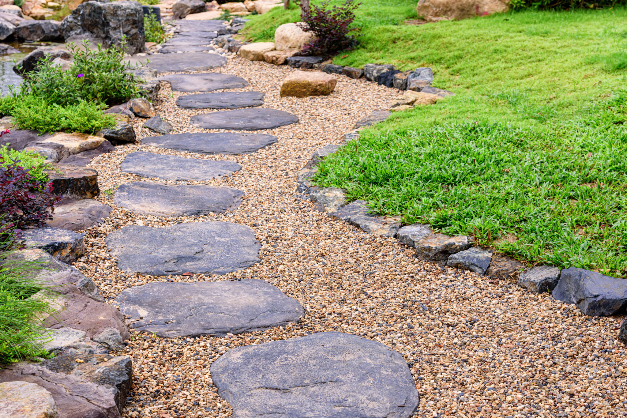 Easy DIY Sand and Pebble Garden Path Designs to Welcome Spring ...